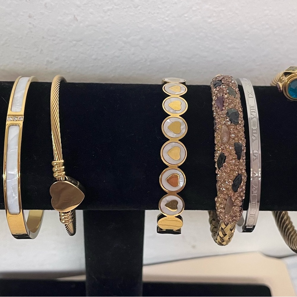 $45 
Bracelet each brazalete $45